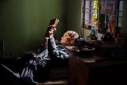 Reader Mandalay Steve McCurry.jpg