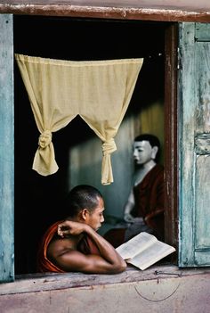 Reader Tibet Steve McCurry.jpg